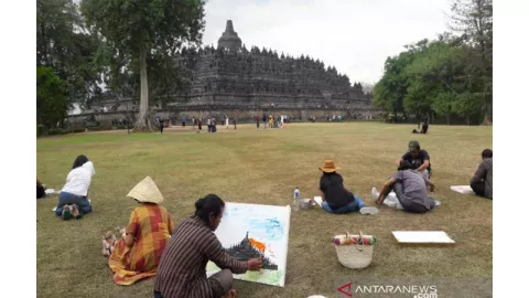 Seniman Indonesia - Vietnam Adu Karya Lukisan Borobudur - GenPI.co