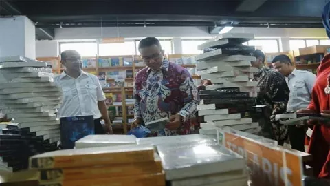 Pak Anies Dengarin Nih Curhat Penjual Buku di Pasar Kenari - GenPI.co