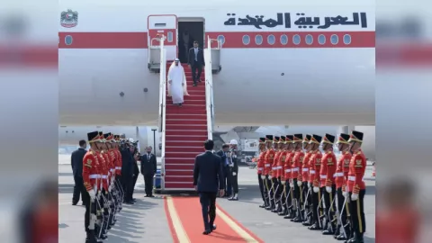 Jokowi Senyum Lebar Sambut Putra Mahkota Uni Emirat Arab - GenPI.co