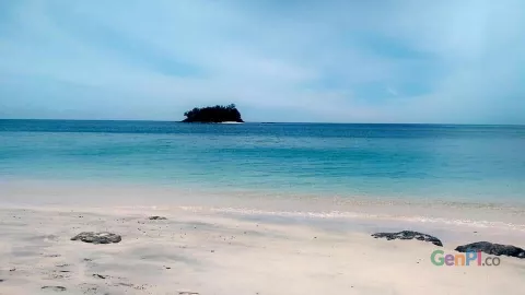 Keren, Pantai Lango Buol Miliki Pasir Berwarna Hitam dan Putih - GenPI.co