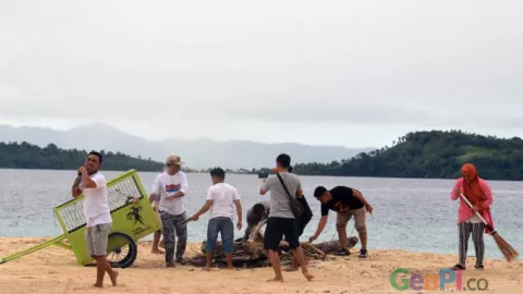Aksi Bersih Pantai untuk Tarik Wisatawan - GenPI.co