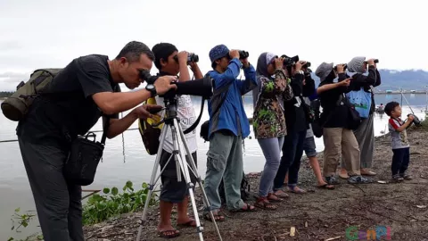 Wisatawan Pengamat Burung Adalah Citizen Scientist - GenPI.co