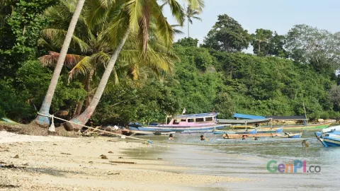 Menikmati Keindahan Pantai Ketapang di Lampung - GenPI.co