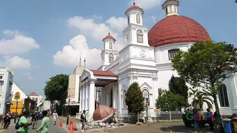 Heboh Kubah Gereja Jatuh di Semarang, Ternyata... - GenPI.co