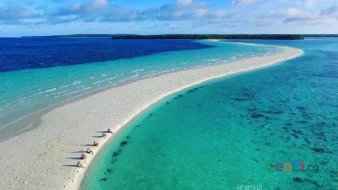 Keren, Pulau Ini yang Memiliki Pasir Sehalus Bedak - GenPI.co