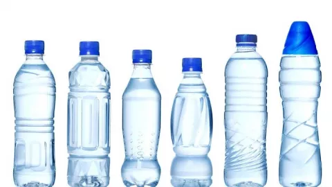 Bahayanya Menggunakan Kembali Botol dari Air Minum Kemasan - GenPI.co