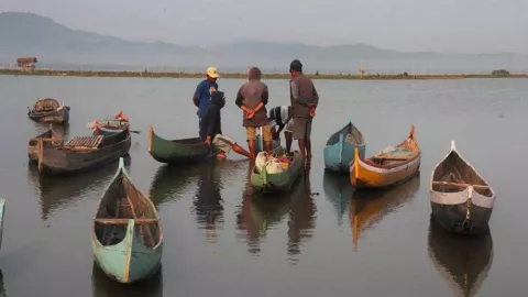 Pesona Danau Limboto Di Tambatan Perahu Hutadaa - GenPI.co