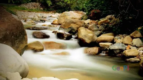 Sensasi Berendam di Sungai Lombongo - GenPI.co