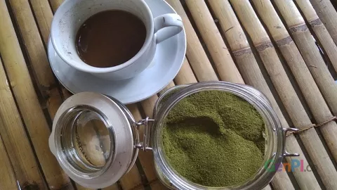 Begini Sensasi Minum Koprol, Kopi Campur Daun Kelor - GenPI.co