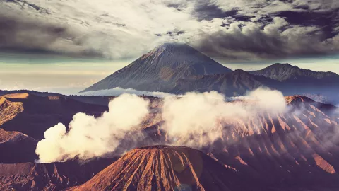 Gunung Bromo Masih Aman Dikunjungi Meski Keluarkan Abu Tipis - GenPI.co
