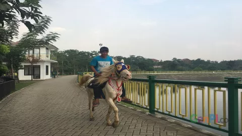 Serunya Berkuda Keliling Tandon Ciater - GenPI.co