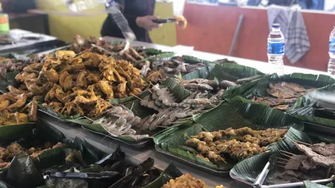 Sajian Nikmat di Warung Nasi Alam Sunda - GenPI.co
