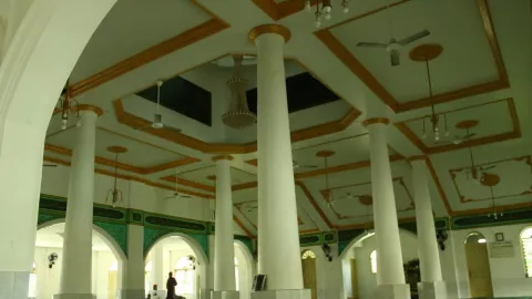 Masjid Tua ini Miliki Ratusan Kitab Kuno - GenPI.co