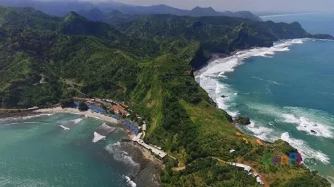 Di Balik Cantiknya Pesona Pantai Menganti Kebumen - GenPI.co