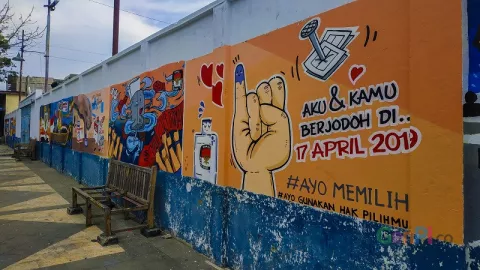 Melalui Karya Mural, Seniman Riau Ajak Masyarakat Tidak Golput - GenPI.co