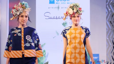 Padukan Motif, Jadi Model Baju Batik 2019 Yang Trendy - GenPI.co
