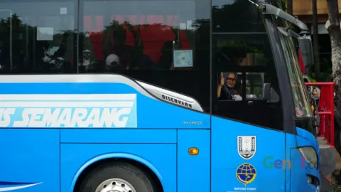 Sri Suprihatinah, Kartini Tangguh Sang Driver Bus Trans Semarang - GenPI.co