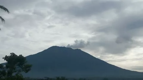 Erupsi Gunung Agung, Aktivitas Bandara Ngurah Rai Bali Normal - GenPI.co