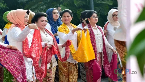 Cantiknya Iriana Jokowi Saat Rayakan Hari Kartini di Solo - GenPI.co