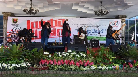 Bon Jovi dan Axl Rose, Nge-Rock di Balaikota Semarang - GenPI.co