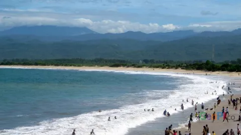 Lakukan Pungli, 5 Preman Diciduk dari Pantai Santolo - GenPI.co