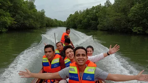 Youtuber Andovi Susuri Hutan Bakau Ballond Mangrove Bintan - GenPI.co