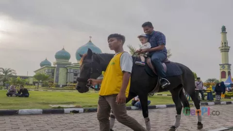 Ngabuburit di Pekanbaru, Bisa Menikmati Wisata Naik Kuda - GenPI.co