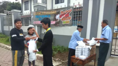 Rayakan Kelulusan, SMP/MTs Galang Aksi Sosial - GenPI.co