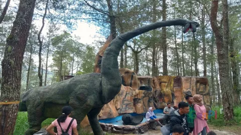 Kunjungi Mojosemi Forest Park Serasa di Sarang Dinosaurus Betulan - GenPI.co