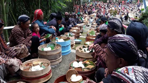 500 Tenong Ramaikan Tradisi Nyadran Laku Sikramat Wonosobo - GenPI.co