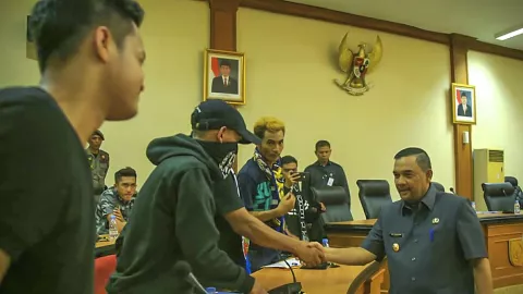 Temui Perwakilan Suporter PSPS Riau yang Berdemo, ini Kata Wagub - GenPI.co