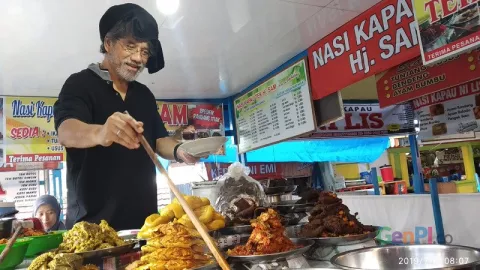 Darwis Triadi Nikmati Kuliner Nasi Kapau Bukittinggi - GenPI.co