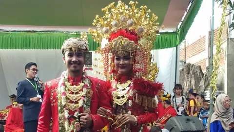 Kostum Berbagai Daerah Tampil di Festival Pengantin Nusantara - GenPI.co