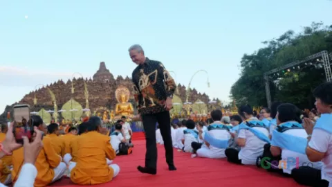 Ganjar Pranowo Janji Umat Budha Bakal Nyaman Ibadah di Borobudur - GenPI.co
