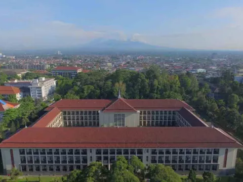 10 Universitas Terbaik di Yogyakarta: UGM Pertama, UPN Posisi 8 - GenPI.co