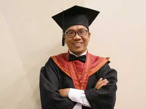 Orang Tua Dihina, Munahar Jadi Lulusan Terbaik UM Surabaya - GenPI.co