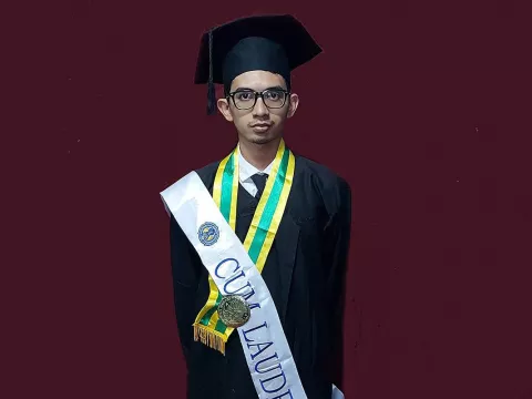 Alumnus SMAN 5 Yogyakarta Raih IPK Tertinggi di Wisuda UNY - GenPI.co
