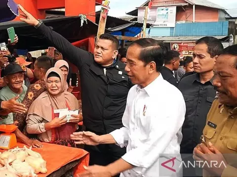 Viral Bupati Bengkulu Utara Ditarik Paspampres Jokowi, Istana: Halangi Ibu Iriana - GenPI.co