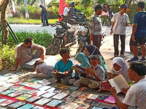Komunitas Perpustakaan Keliling Ingin Cerdaskan Anak Bangsa - GenPI.co