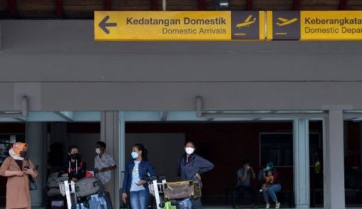 Bandara Ngurah Rai Bali Geger, Penumpang Pesawat Wanita Ambruk - GenPI.co BALI