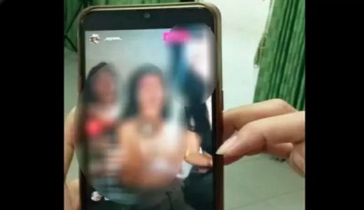 Video Cewek Klungkung Mandi Viral, Bapak Murka dan Lapor Polisi - GenPI.co BALI