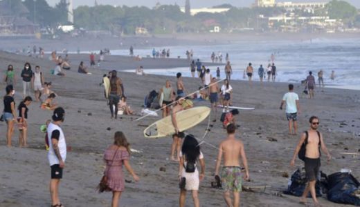 Media Asing: Bali Ramai, Pemandangan Mengejutkan Pantai Canggu - GenPI.co BALI