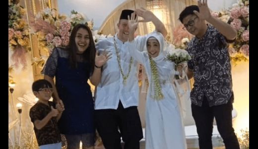 Pernikahan di Bali Viral! Wanita 47 Tahun Dapat Jodoh WNA Ini - GenPI.co BALI