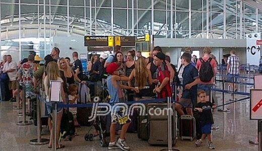 Media Asing Sorot Wisman Berjubel di Bandara Ngurah Rai Bali - GenPI.co BALI