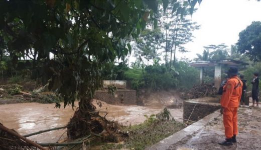 Ini Cara Pemkab Garut Cegah Banjir di Kecamatan Sukawening - GenPI.co JABAR