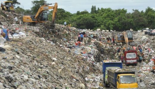 Sampah di Burangkeng Bekasi Makin Menggunung, Warga Minta Solusi - GenPI.co JABAR