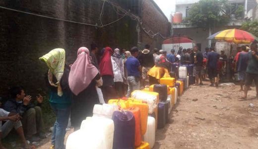 Warga Rela Jauh-Jauh ke Kota Cirebon untuk Antre Minyak Goreng - GenPI.co JABAR