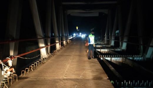 Pengendara Motor Jatuh dari Jembatan Cimandiri, Ada Korban Bayi - GenPI.co JABAR