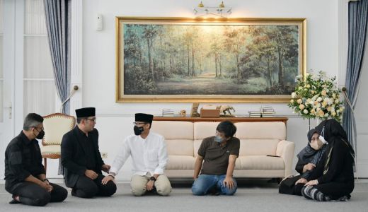Sandiaga Uno Bertemu Ridwan Kamil untuk Mengucapkan Belasungkawa - GenPI.co JABAR