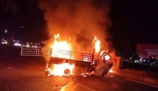 Kronologi Kecelakaan Terbakarnya Mobil Pikap di Subang, Ngeri - GenPI.co JABAR